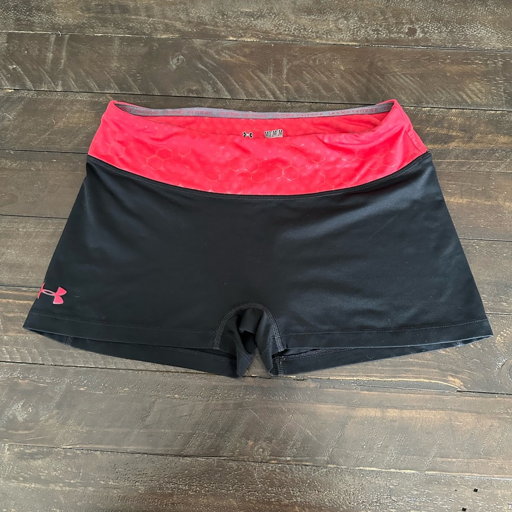 Under Armour Heat Gear, size M, black/red bike shorts, fitted